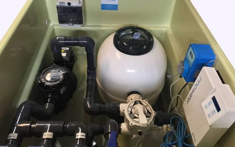 Instalación de equipos modernos para piscinas en Guayaquil, Samborondón, Quito y a nivel nacional: bombas, filtros, luces LED, climatizadores y sistemas hidráulicos avanzados