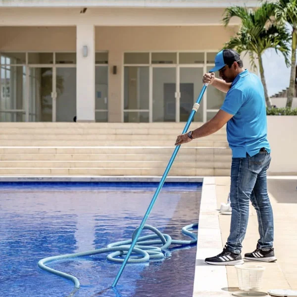 mantenimiento de piscinas isla mocoli
