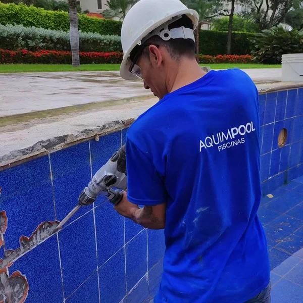 Servicio de reparación de piscina profesional en Guayaquil